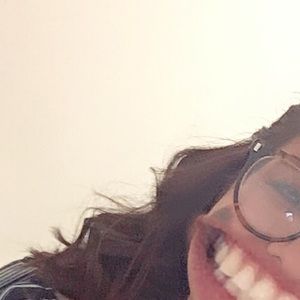 Meet your Posher, Alejandra